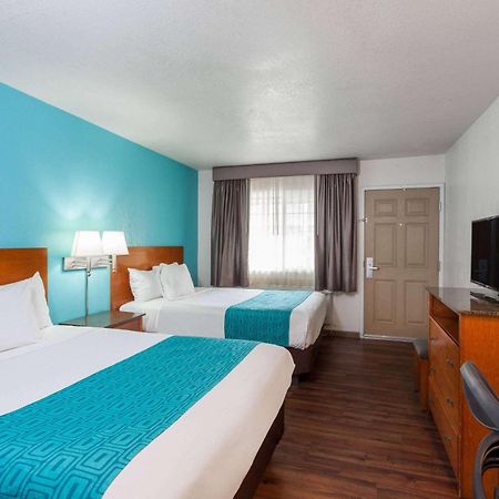 Howard Johnson By Wyndham National City/San Diego South Esterno foto