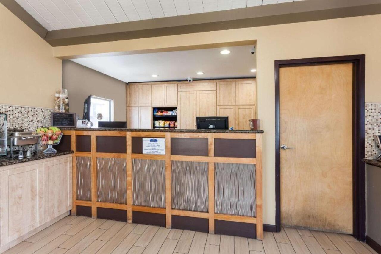 Howard Johnson By Wyndham National City/San Diego South Esterno foto