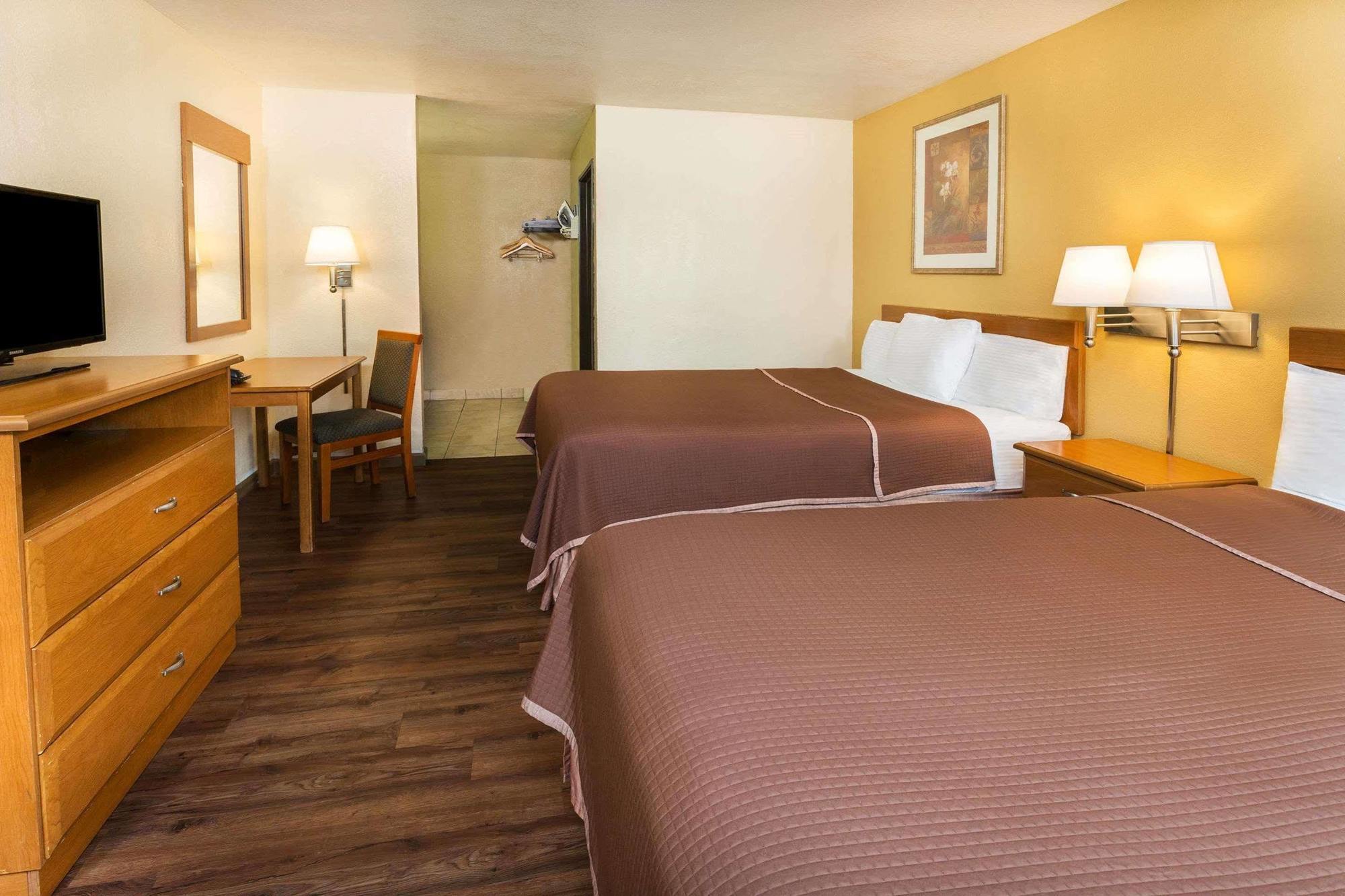 Howard Johnson By Wyndham National City/San Diego South Esterno foto