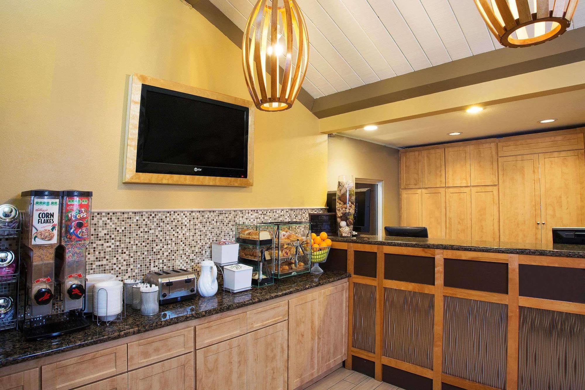 Howard Johnson By Wyndham National City/San Diego South Esterno foto